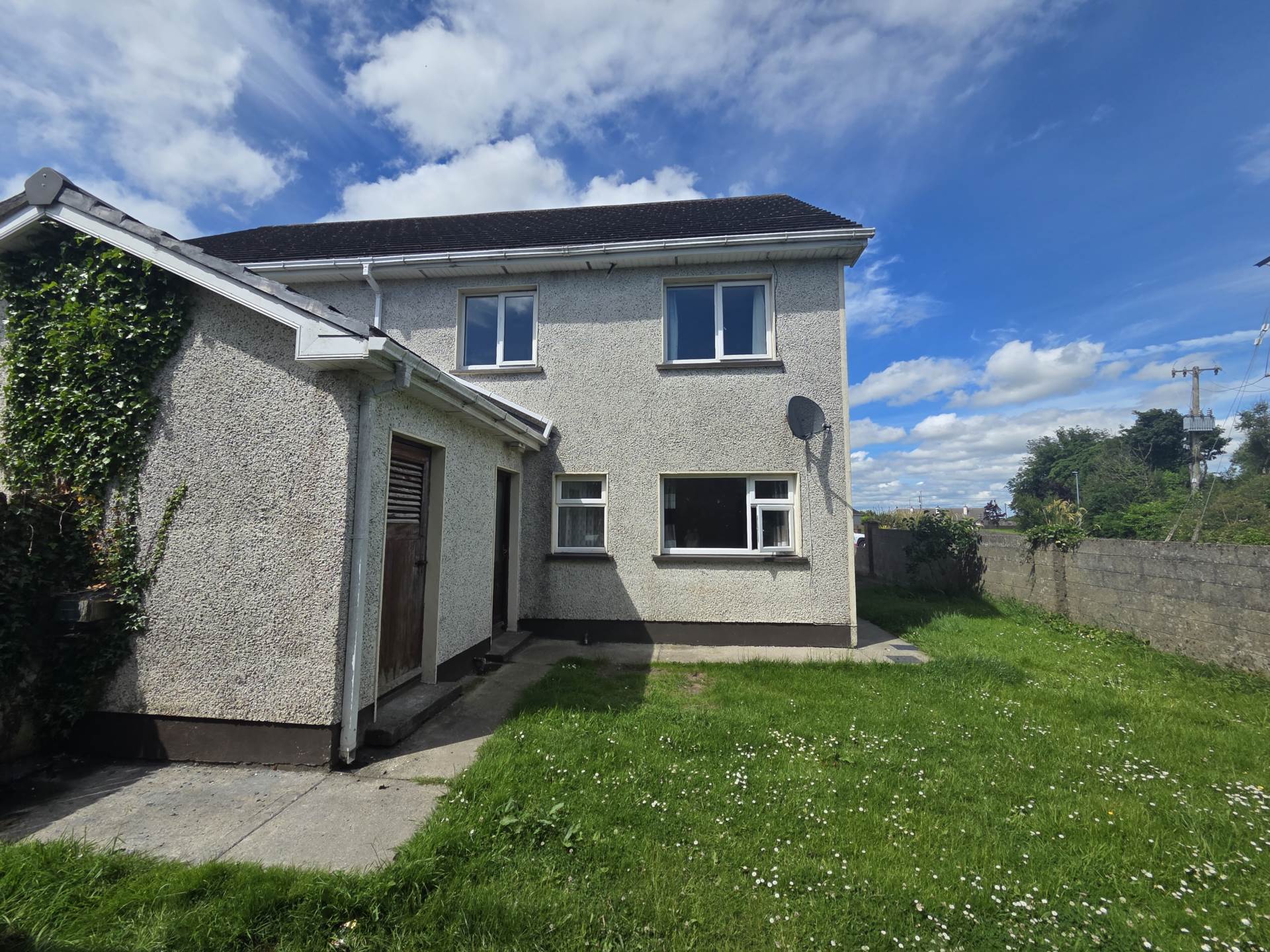 7 Knockroe Court, Castlerea, Co. Roscommon, F45 H562 7 Knockroe Court, Castlerea, Co. Roscommon, F45 H562