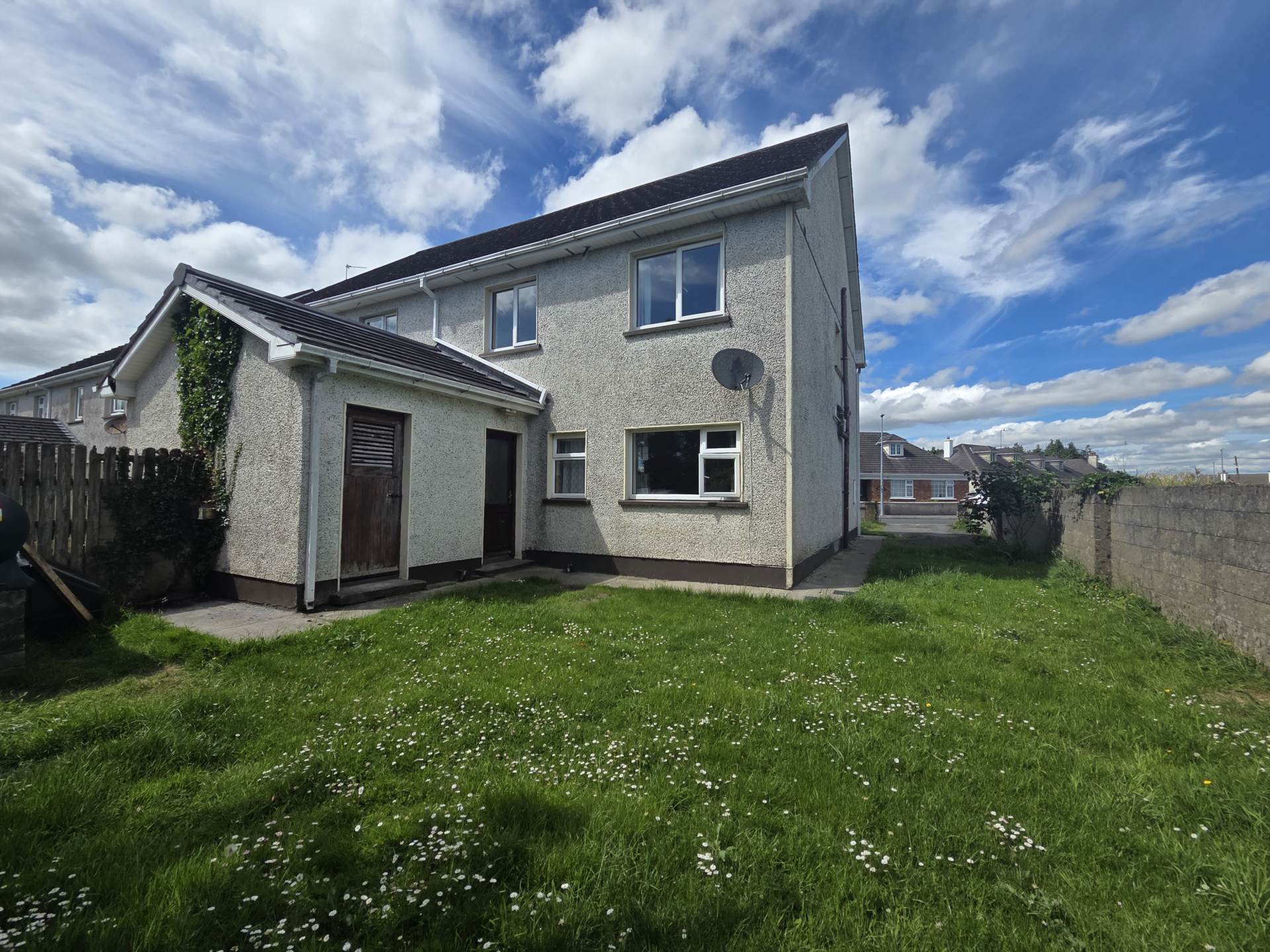 7 Knockroe Court, Castlerea, Co. Roscommon, F45 H562 7 Knockroe Court, Castlerea, Co. Roscommon, F45 H562