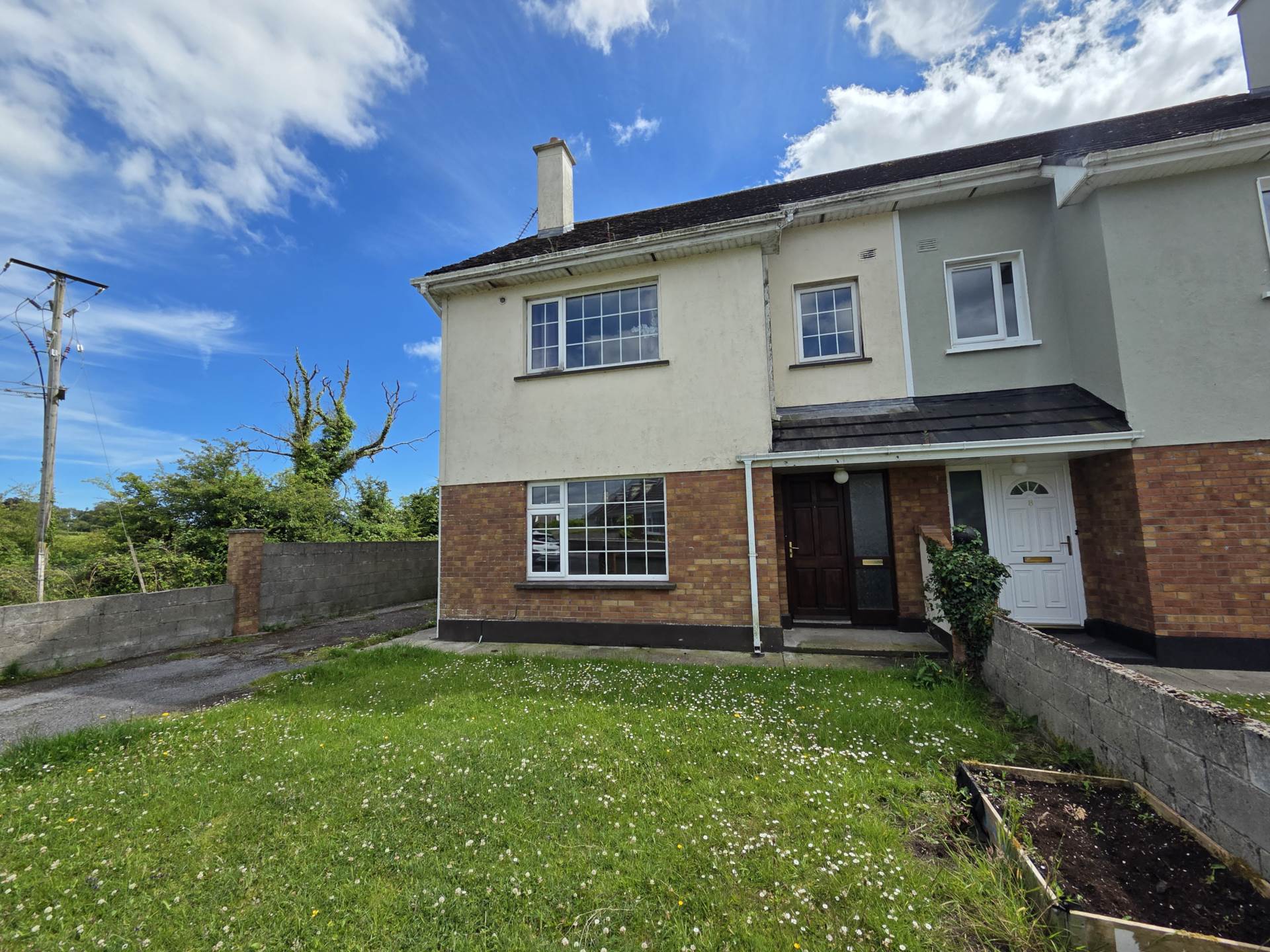 7 Knockroe Court, Castlerea, Co. Roscommon, F45 H562 7 Knockroe Court, Castlerea, Co. Roscommon, F45 H562