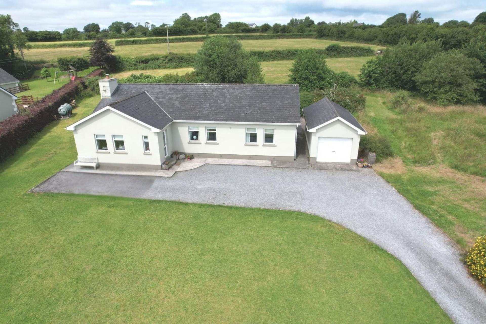 River View, Chapel Road, Castlecoote, Co. Roscommon F42 NC43 River View, Chapel Road, Castlecoote, Co. Roscommon F42 NC43