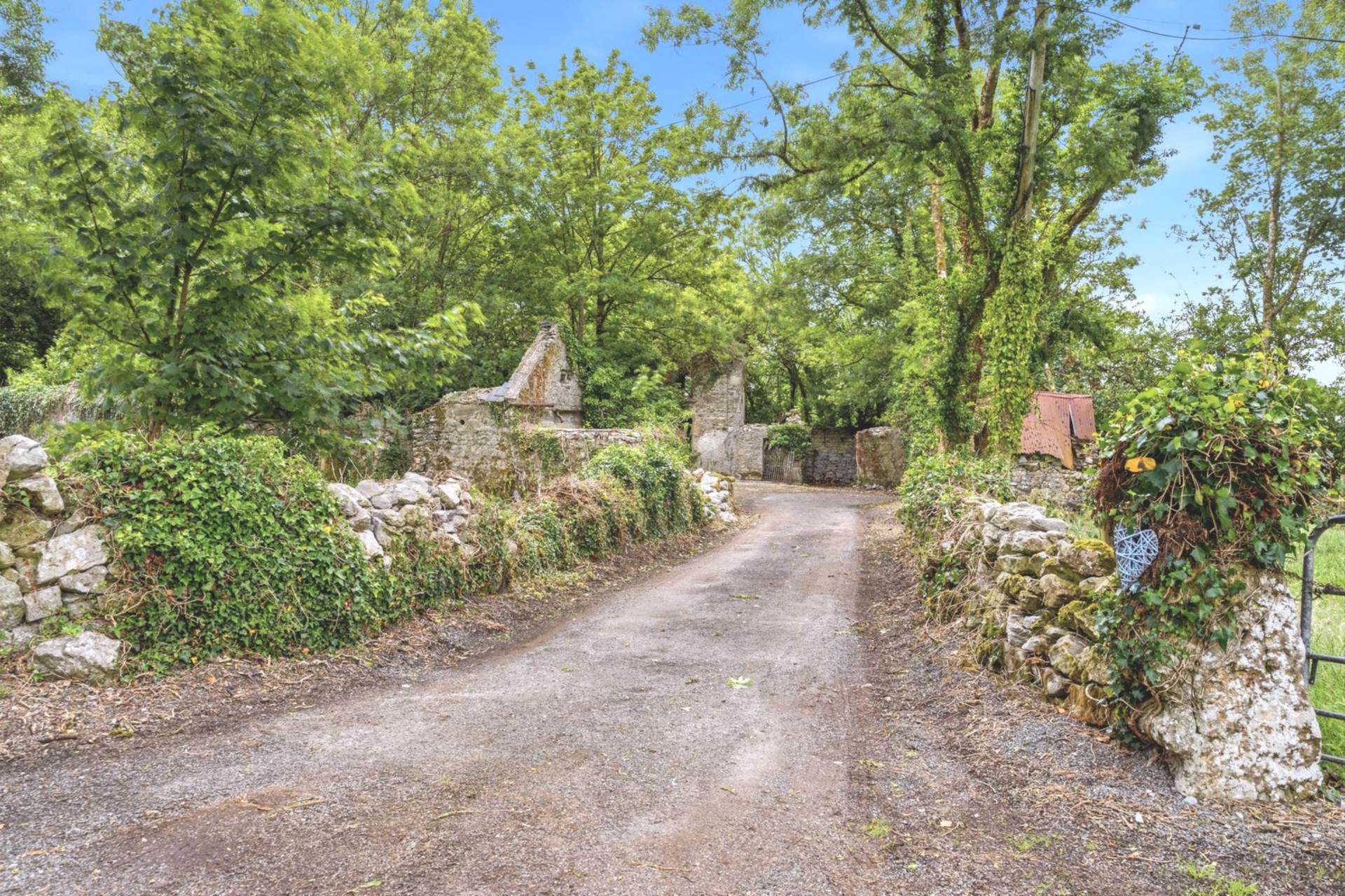 Doyle`s Crossing, Carrowmoney, Four Roads, Co. Roscommon F42 F251 Doyle`s Crossing, Carrowmoney, Four Roads, Co. Roscommon F42 F251