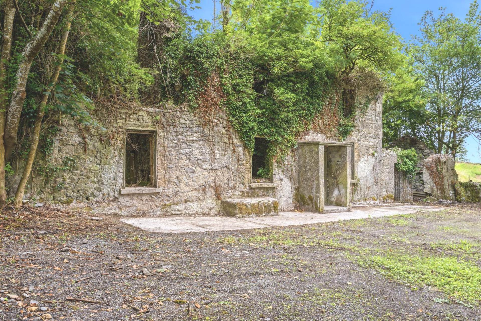 Doyle`s Crossing, Carrowmoney, Four Roads, Co. Roscommon F42 F251 Doyle`s Crossing, Carrowmoney, Four Roads, Co. Roscommon F42 F251