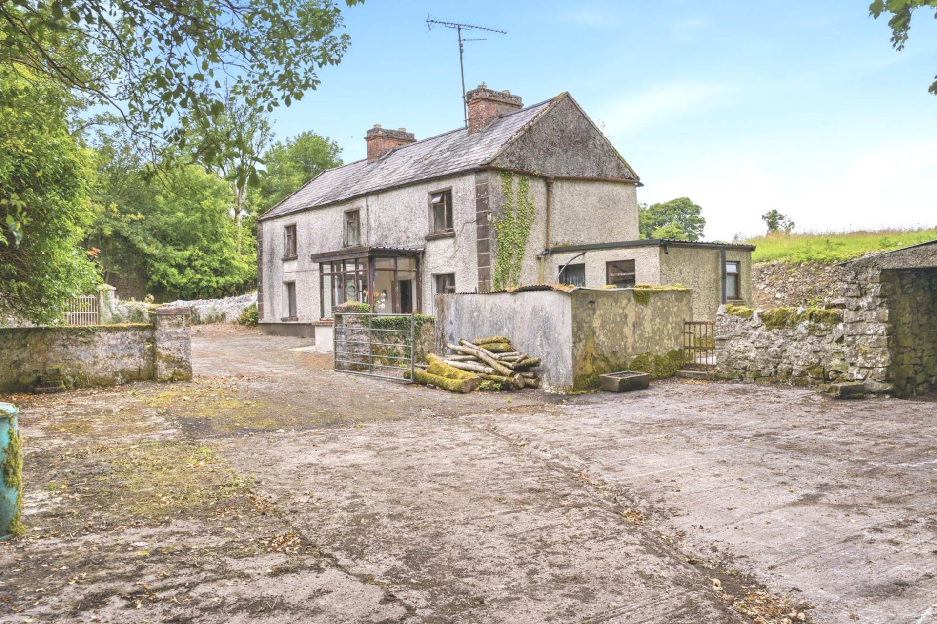 Doyle`s Crossing, Carrowmoney, Four Roads, Co. Roscommon F42 F251 Doyle`s Crossing, Carrowmoney, Four Roads, Co. Roscommon F42 F251