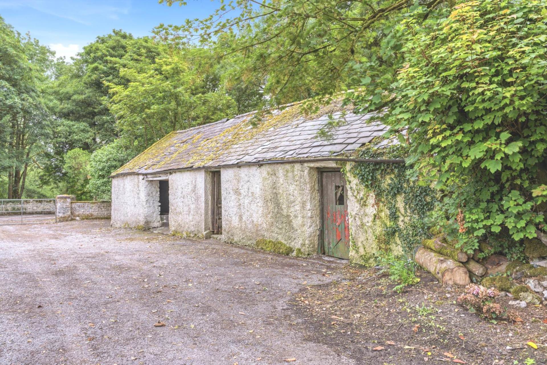 Doyle`s Crossing, Carrowmoney, Four Roads, Co. Roscommon F42 F251 Doyle`s Crossing, Carrowmoney, Four Roads, Co. Roscommon F42 F251