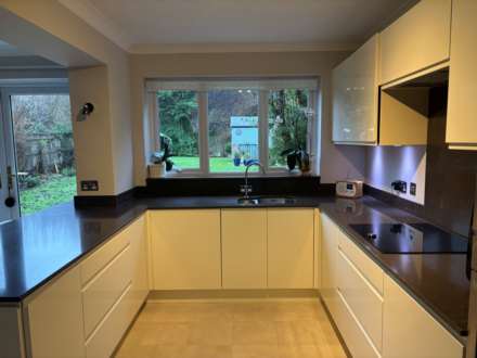 Priorsfield, Marlborough, SN8 4AQ, Image 3