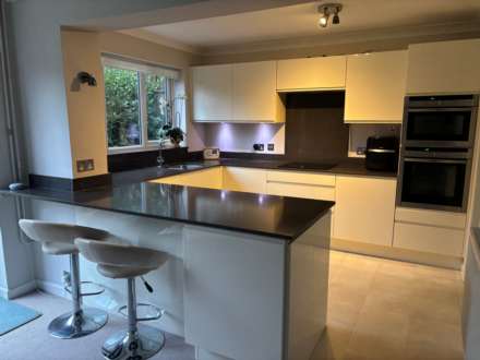 Priorsfield, Marlborough, SN8 4AQ, Image 5