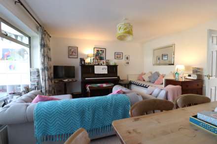 Savernake Court, Marlborough, SN8 4AG, Image 2