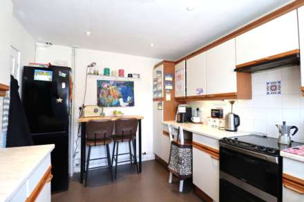 Savernake Court, Marlborough, SN8 4AG, Image 5