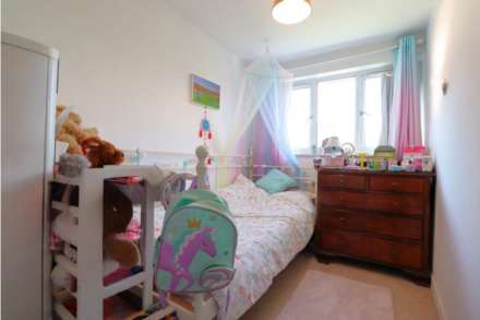 Savernake Court, Marlborough, SN8 4AG, Image 8