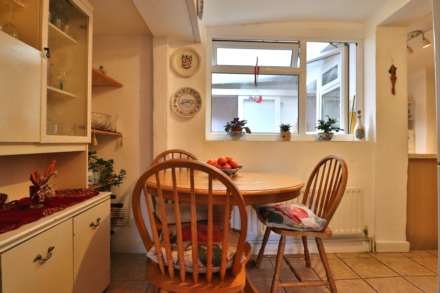 The Garlings, Aldbourne. Marlborough, SN8 2DT, Image 6