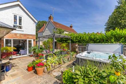 Lottage Road, Marlborough, SN8 2EB, Image 16