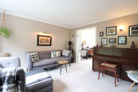 Willow Close, Marlborough, SN8 2BH, Image 3