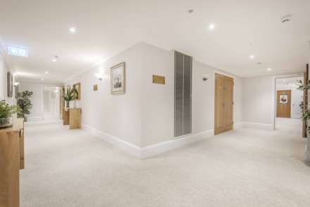 Fleur De Lis, Marlborough, SN8 2FN, Image 8