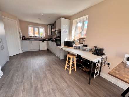 Portfields Road, Marlborough, SN8 1EY, Image 4
