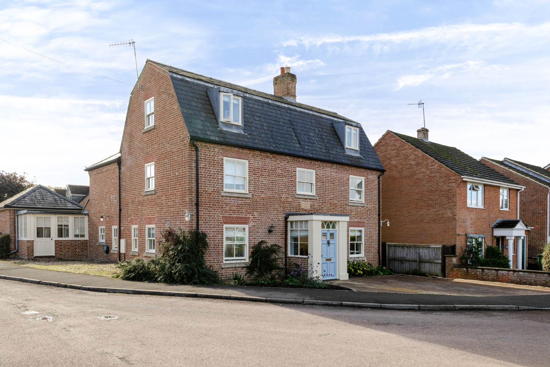 Stonebridge Close, Marlborough, SN8 2AE Detached family home + Annex, Image 1