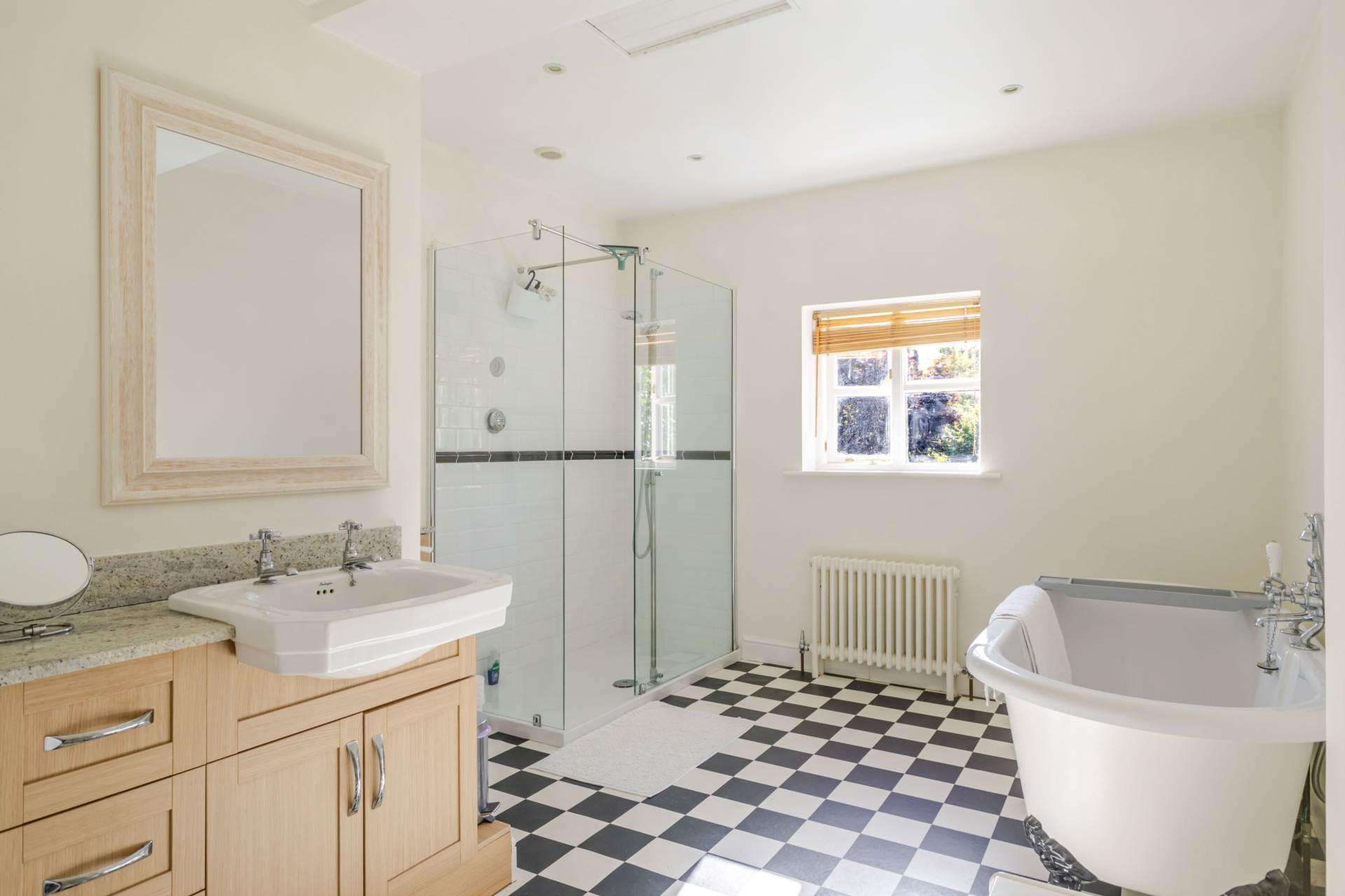 Stonebridge Close, Marlborough, SN8 2AE Detached family home + Annex, Image 11
