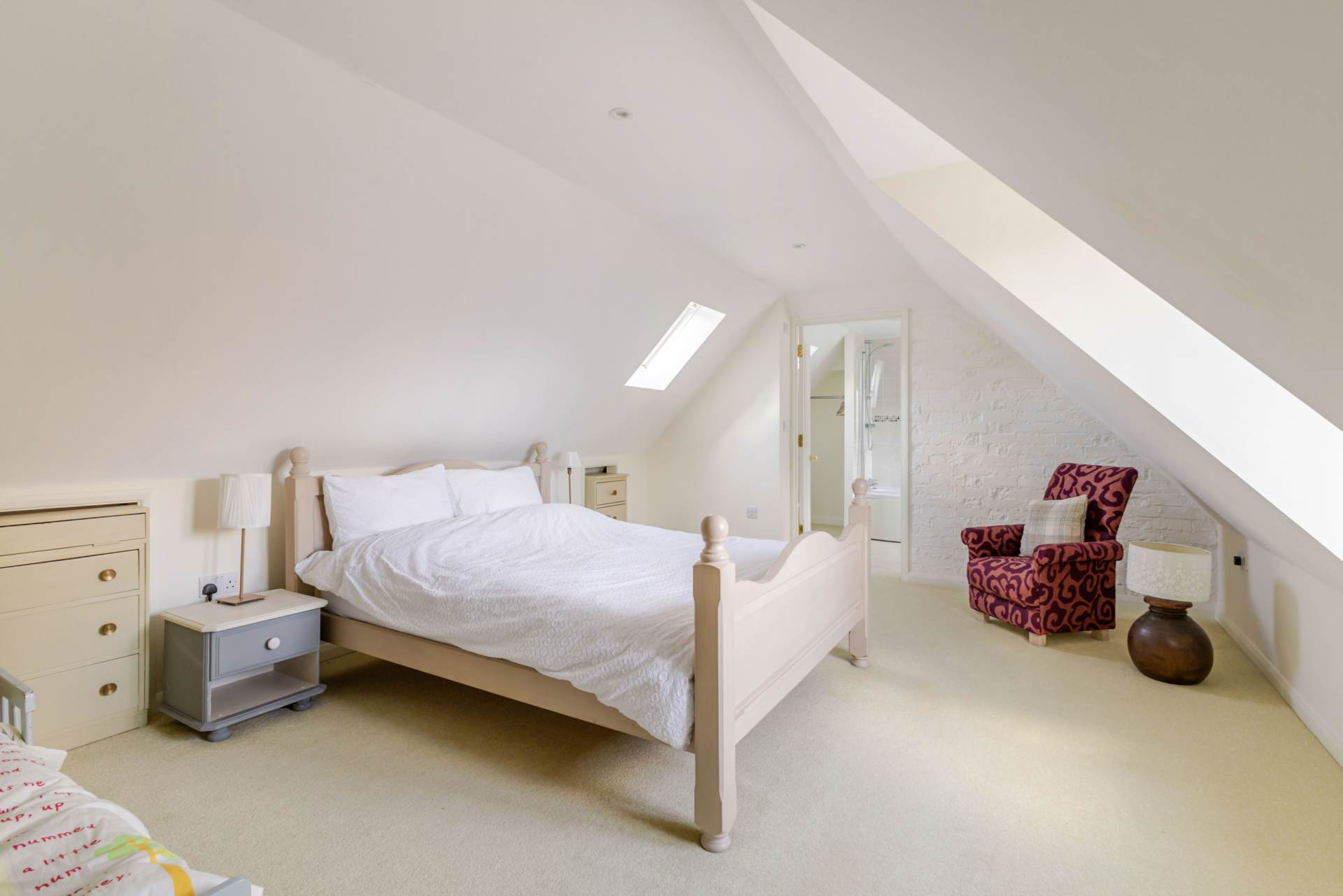 Stonebridge Close, Marlborough, SN8 2AE Detached family home + Annex, Image 13