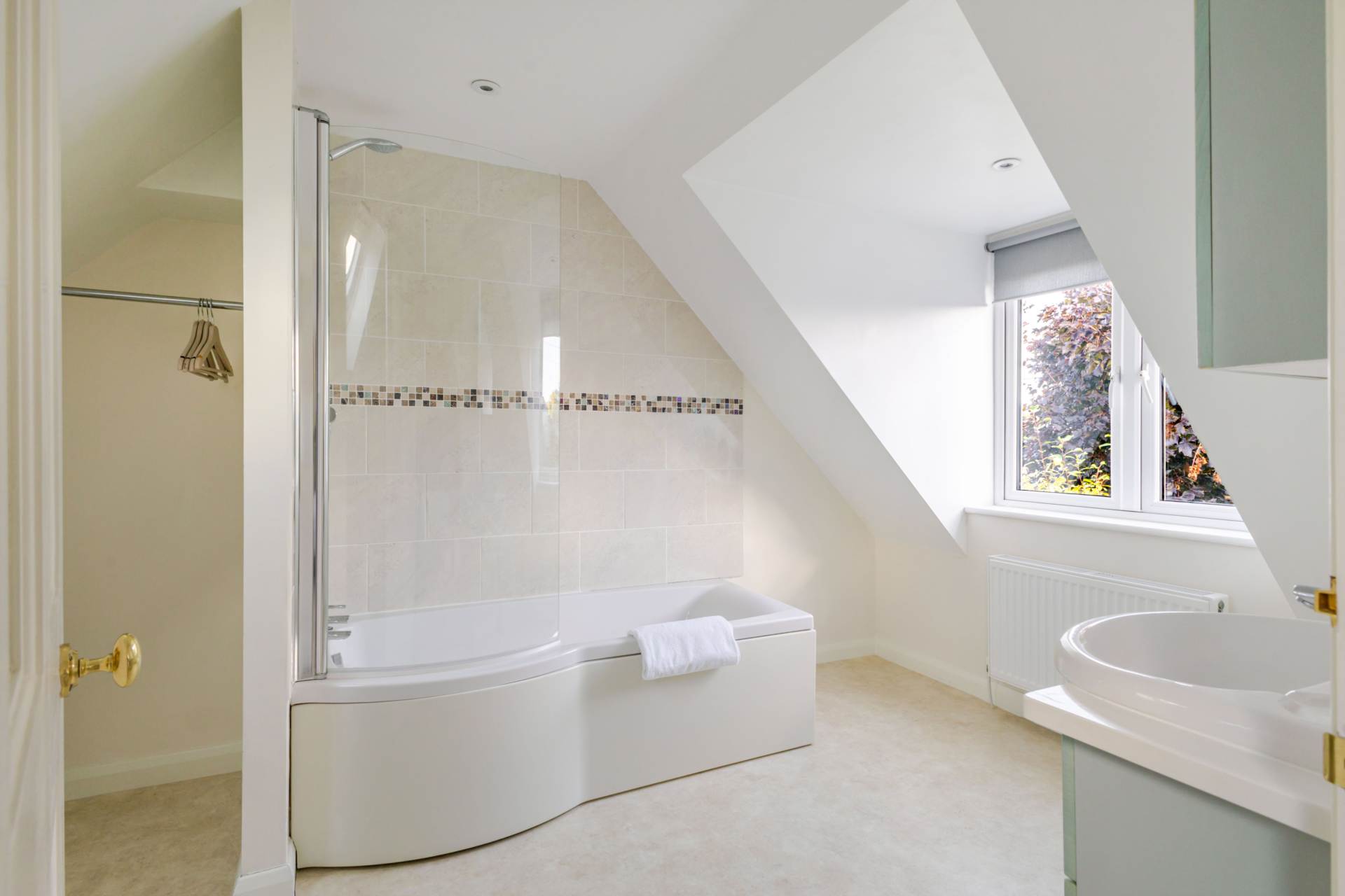 Stonebridge Close, Marlborough, SN8 2AE Detached family home + Annex, Image 14