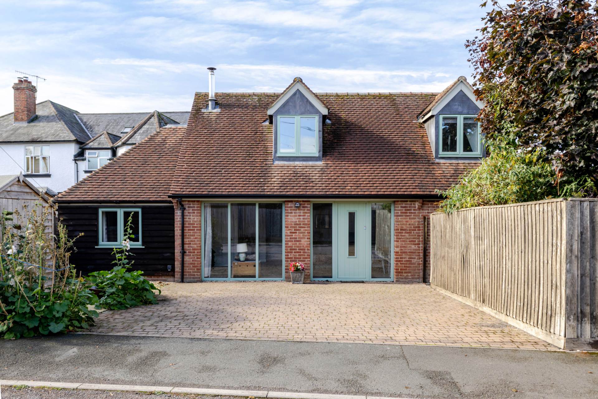 Stonebridge Close, Marlborough, SN8 2AE Detached family home + Annex, Image 2