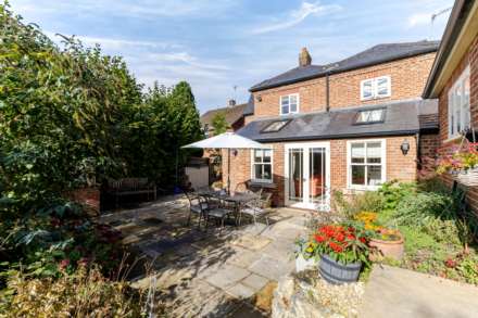 Stonebridge Close, Marlborough, SN8 2AE Detached family home + Annex, Image 16