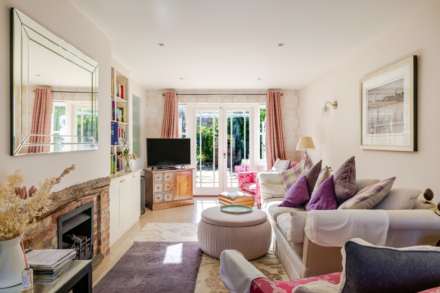 Stonebridge Close, Marlborough, SN8 2AE Detached family home + Annex, Image 3