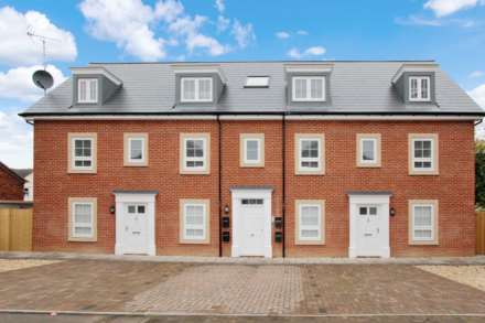 2 Bedroom Apartment, Bath Road, Old Town, SN1 4BA