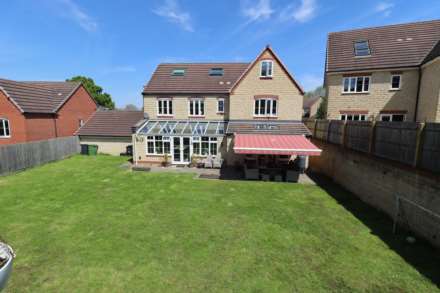 Adams Meadow, Wanborough, SN4 0FQ