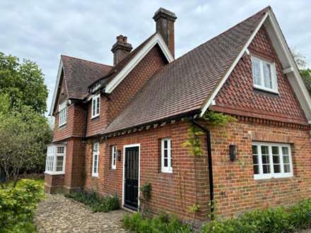 4 Bedroom Detached, Bath Road, Marlborough, SN8 1NN