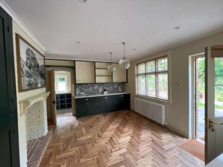 Bath Road, Marlborough, SN8 1NN, Image 3