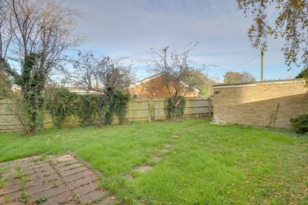 Langford Close, Emmer Green, Reading, Image 2