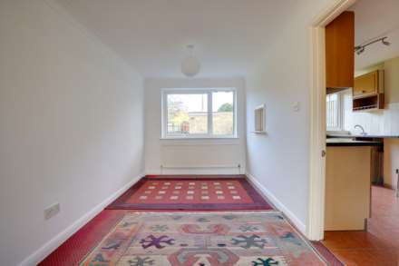 Langford Close, Emmer Green, Reading, Image 5