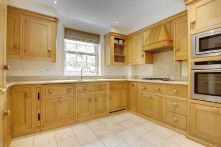 Treetops, Caversham Heights, Reading, Image 5