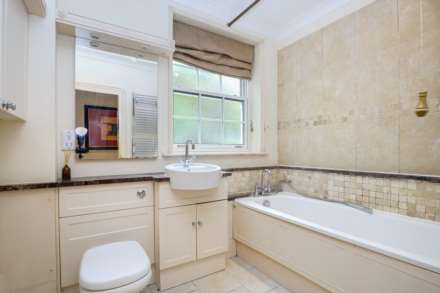 Treetops, Caversham Heights, Reading, Image 8