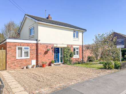 3 Bedroom Detached, Lea Road, Sonning Common, South Oxfordshire