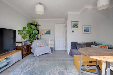Brinds Close, Sonning Common, Image 10