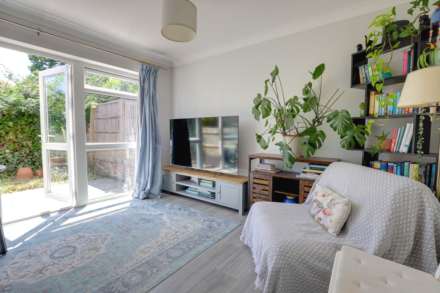 Brinds Close, Sonning Common, Image 4