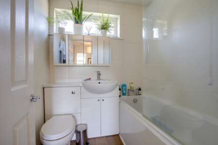 Brinds Close, Sonning Common, Image 8
