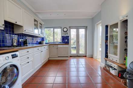 Harrogate Road, Caversham Heights, Reading, Image 7