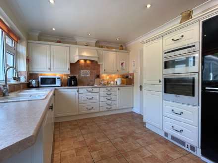 Grove Road, Sonning Common, South Oxfordshire, Image 4