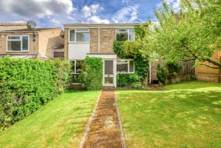 Earlsfield Close, Caversham Park Village, Reading