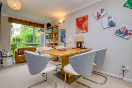Earlsfield Close, Caversham Park Village, Reading, Image 12