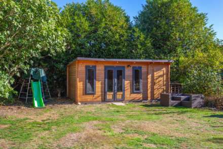 Copse End, Woodlands Road, Sonning Common, South Oxfordshire, Image 17