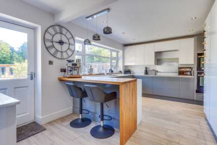 Copse End, Woodlands Road, Sonning Common, South Oxfordshire, Image 9