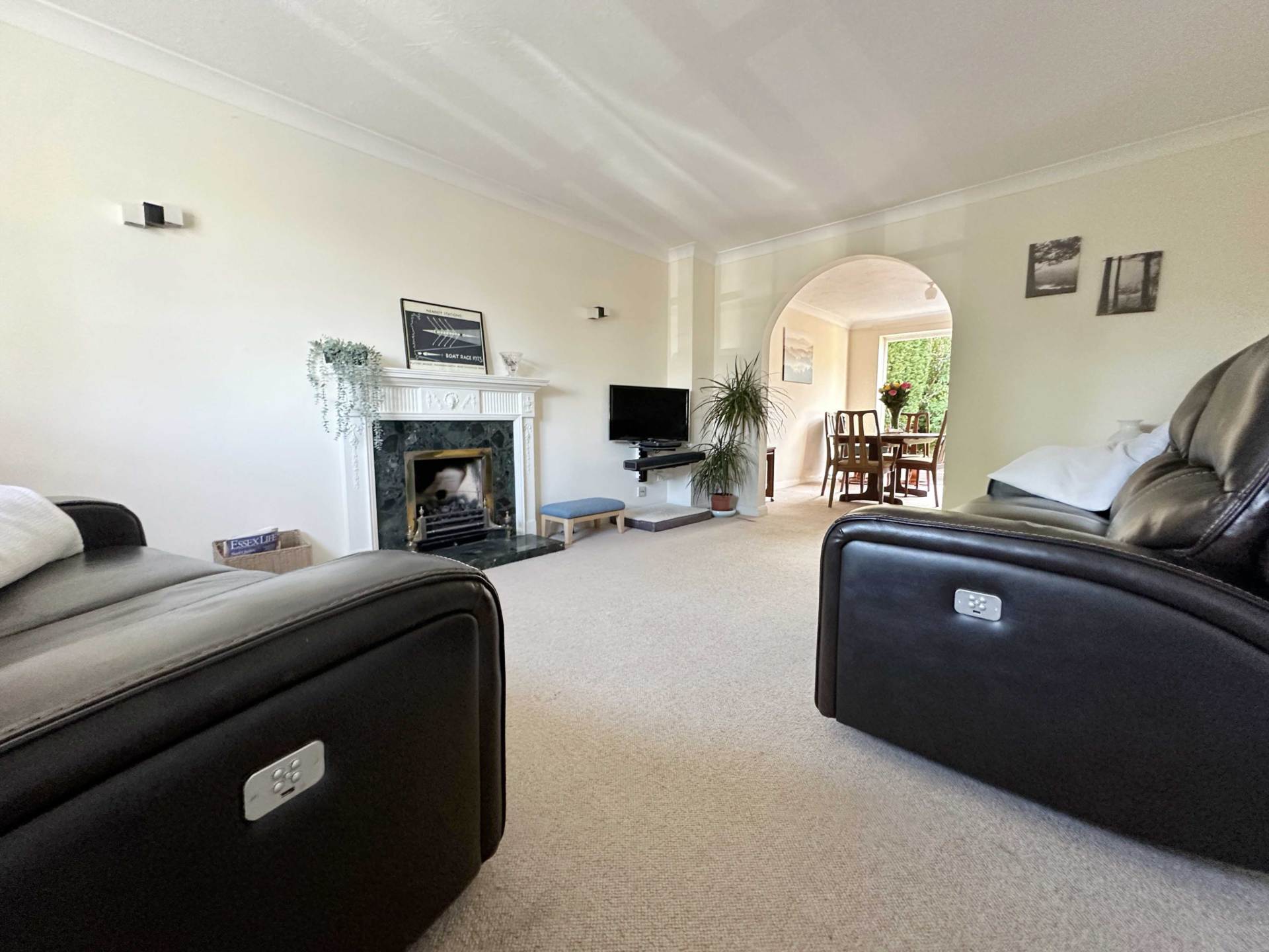 Grangely Close, Calcot, Image 4