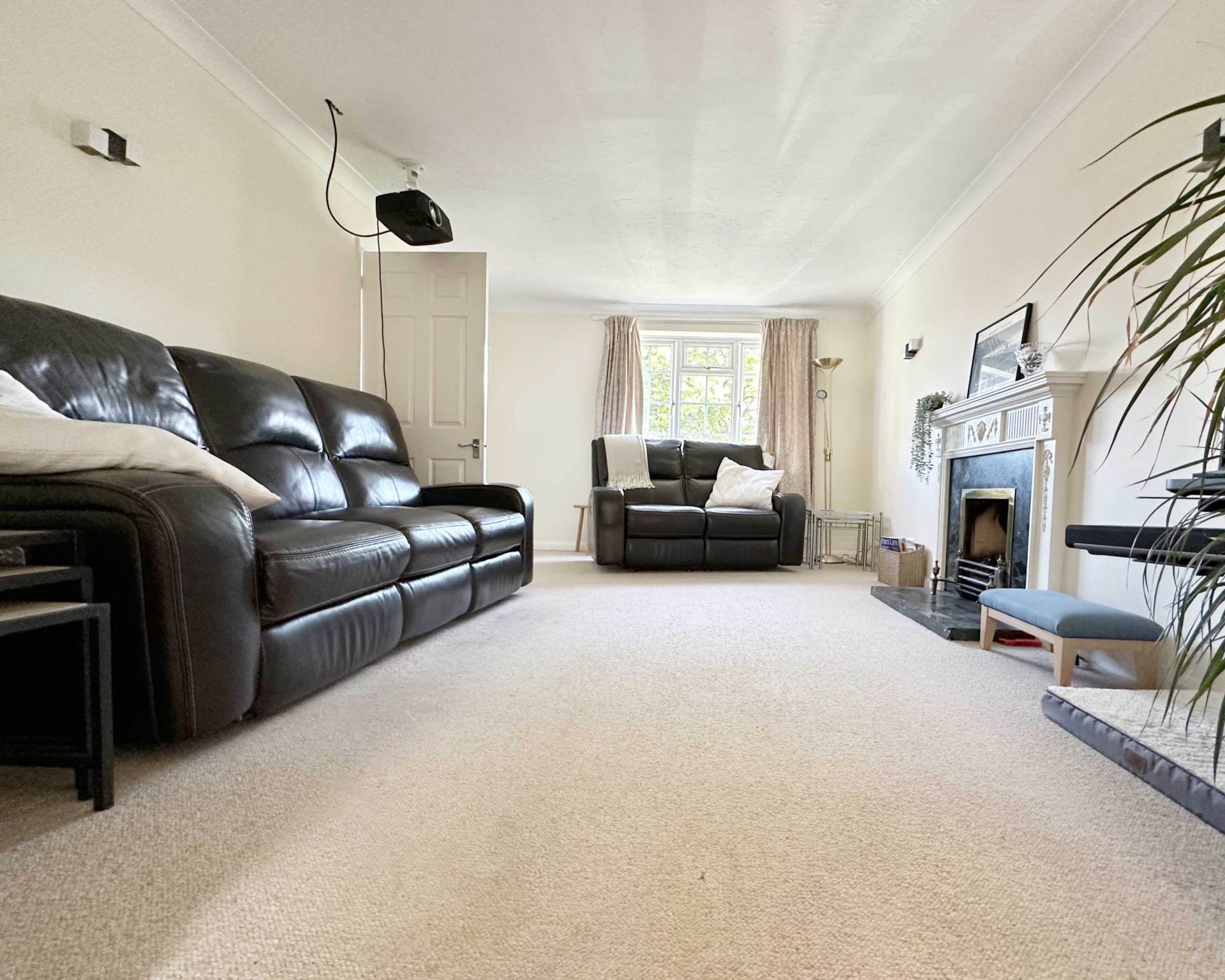 Grangely Close, Calcot, Image 5