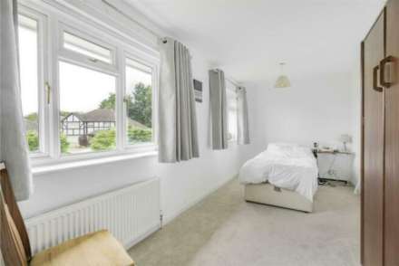 Grangely Close, Calcot, Image 10