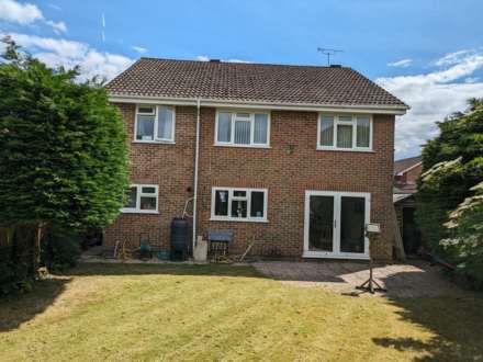 Grangely Close, Calcot, Image 12