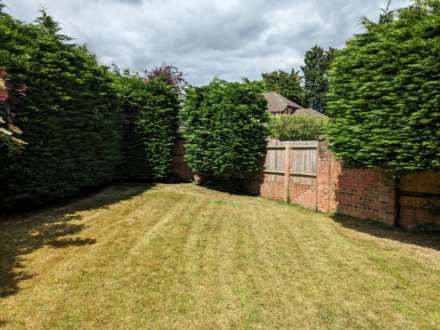 Grangely Close, Calcot, Image 13