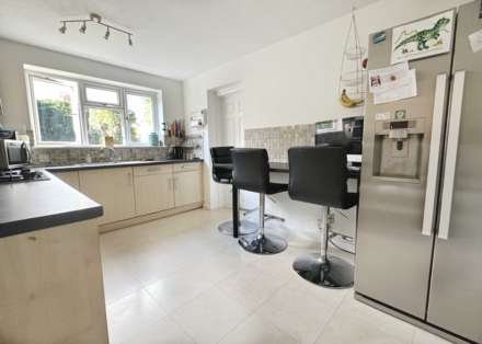 Grangely Close, Calcot, Image 2
