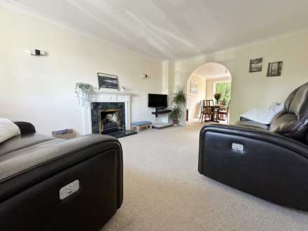 Grangely Close, Calcot, Image 4